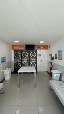 Fast Lav Lavanderia Self-Service 24h Madalena foto 1