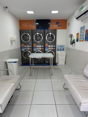 Fast Lav Lavanderia Self-Service 24h Candeias foto 3